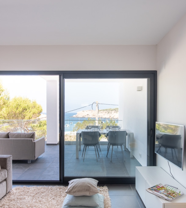 Resa Estates Ibiza te koop appartement Vadella Mar zee zicht woonkamer sea view.jpg